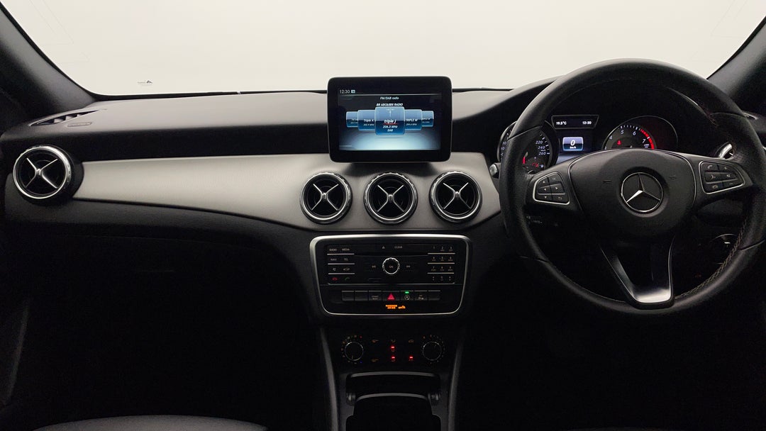 2016 Mercedes-benz GLA 180, Automatic, 99644 km, Dashboard View