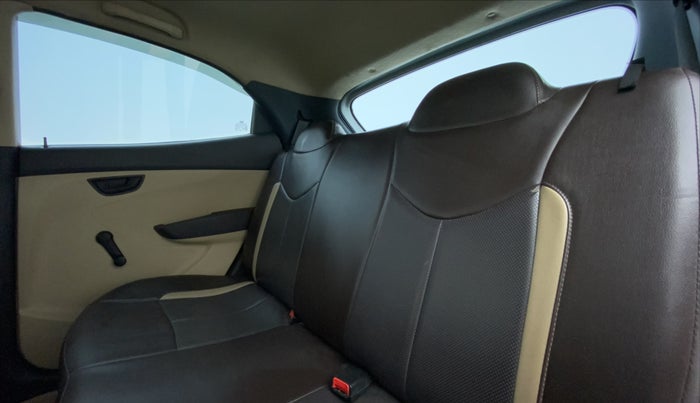 2015 Hyundai Eon ERA PLUS, CNG, Manual, 53,594 km, Right Side Rear Door Cabin