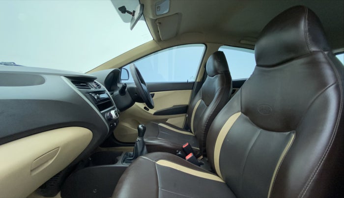 2015 Hyundai Eon ERA PLUS, CNG, Manual, 53,594 km, Right Side Front Door Cabin