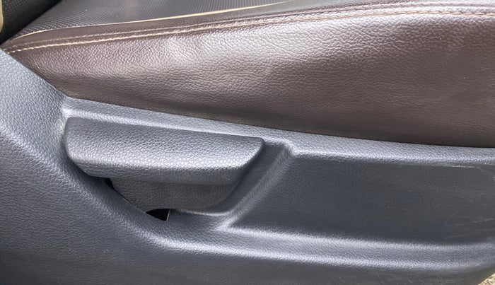 2015 Hyundai Eon ERA PLUS, CNG, Manual, 53,594 km, Driver Side Adjustment Panel