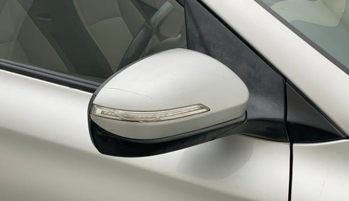 2015 Hyundai Elite i20 ASTA 1.2, Petrol, Manual, 61,993 km, Right rear-view mirror - Cover has minor damage