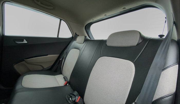 2016 Hyundai Grand i10 SPORTZ 1.2 KAPPA VTVT, Petrol, Manual, 16,157 km, Right Side Rear Door Cabin