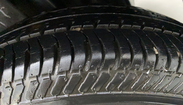 2012 Maruti Swift VXI, Petrol, Manual, 22,796 km, Left Front Tyre Tread