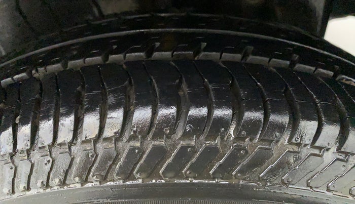 2012 Maruti Swift VXI, Petrol, Manual, 22,796 km, Right Front Tyre Tread