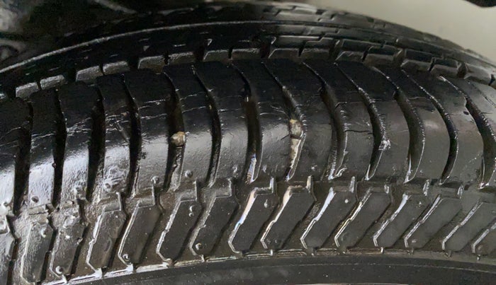 2012 Maruti Swift VXI, Petrol, Manual, 22,796 km, Left Rear Tyre Tread