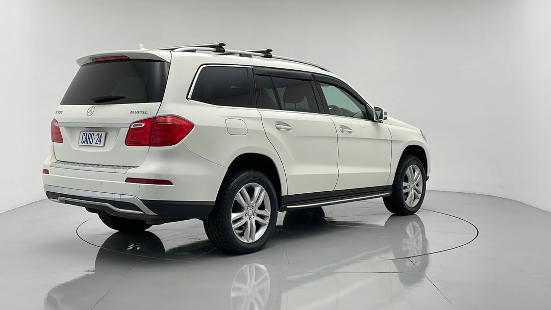 Right Back Diagonal (45- Degree) View