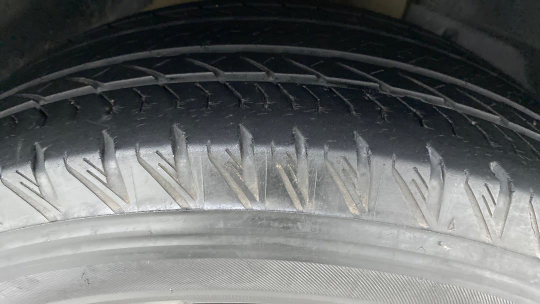 Right Front Tyre Tread