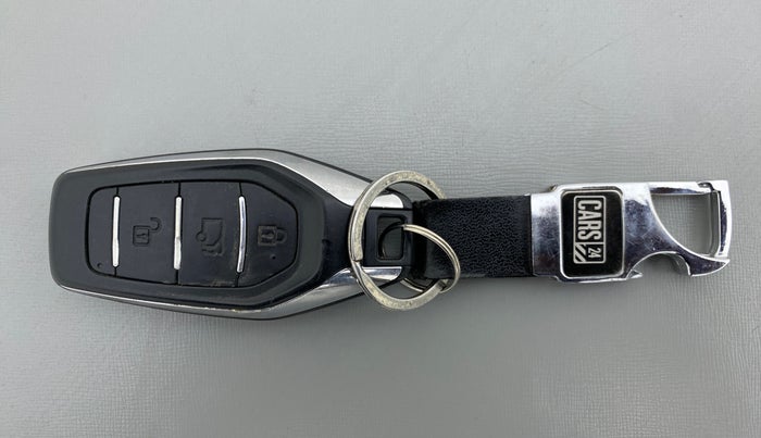 2019 Mahindra XUV500 W11 (O), Diesel, Manual, 29,847 km, Key Close Up