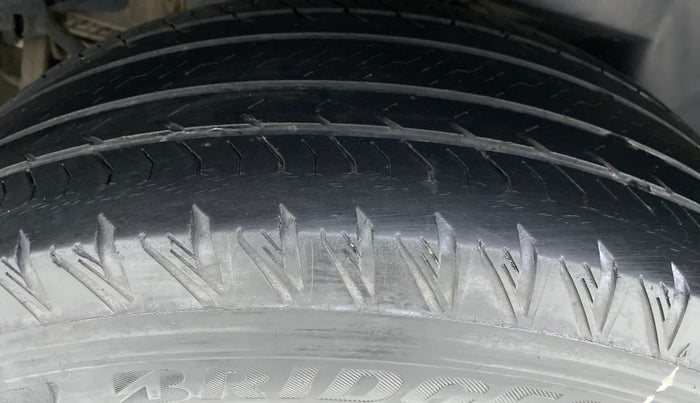 2019 Mahindra XUV500 W11 (O), Diesel, Manual, 29,847 km, Right Rear Tyre Tread