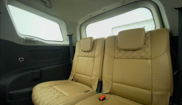 2019 Mahindra XUV500 W11 (O), Diesel, Manual, 29,847 km, Third Seat Row ( optional )