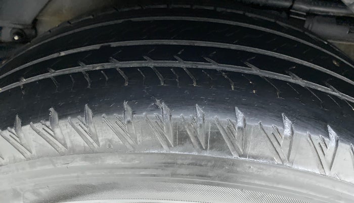 2019 Mahindra XUV500 W11 (O), Diesel, Manual, 29,847 km, Left Rear Tyre Tread