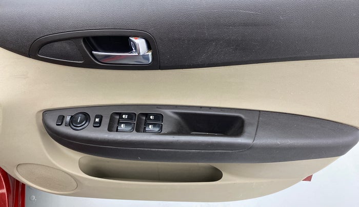 2014 Hyundai i20 MAGNA O 1.2, Petrol, Manual, 30,738 km, Driver Side Door Panels Control