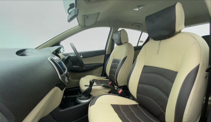 2014 Hyundai i20 MAGNA O 1.2, Petrol, Manual, 30,738 km, Right Side Front Door Cabin View