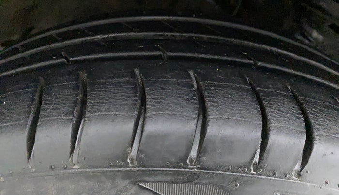 2014 Maruti Wagon R Stingray VXI, Petrol, Manual, 38,677 km, Right Rear Tyre Tread