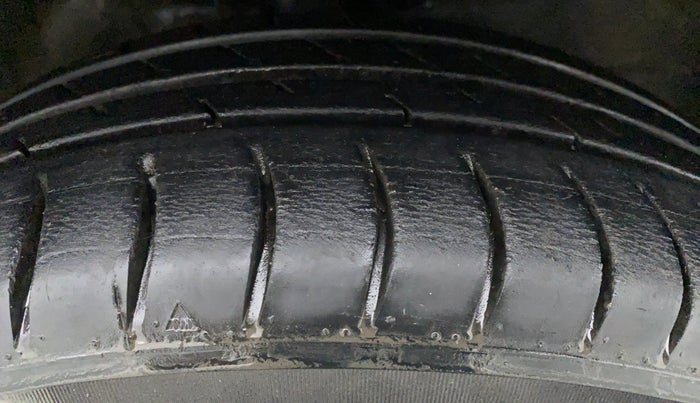 2014 Maruti Wagon R Stingray VXI, Petrol, Manual, 38,677 km, Right Front Tyre Tread