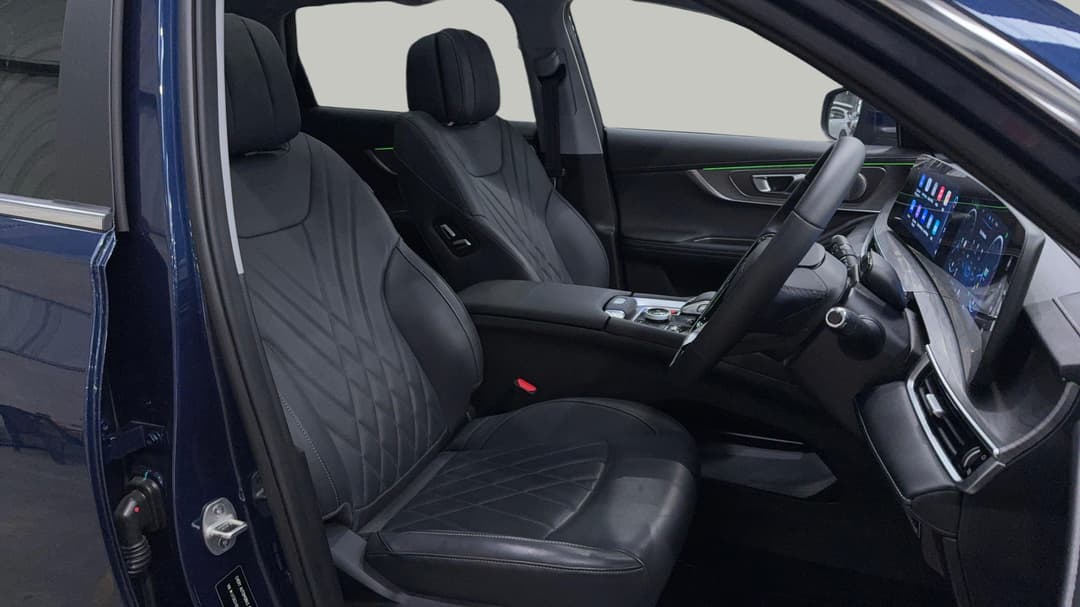 2025 Chery Tiggo 8 Pro Max Ultimate AWD, Automatic, 8699 km, Right Side Front Door Cabin View