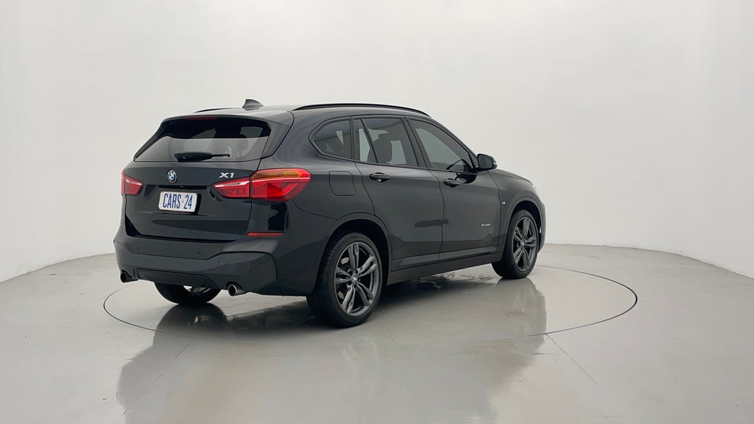 Right Back Diagonal (45- Degree) View