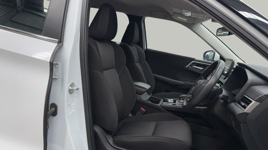 2024 Mitsubishi Outlander Es 7 Seat (2WD), Automatic, 55158 km, Right Side Front Door Cabin View