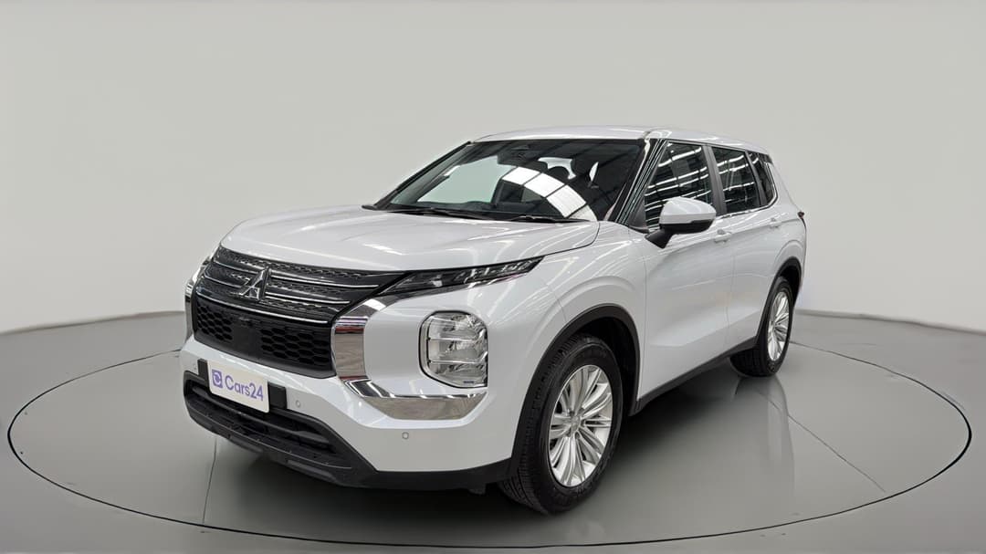 2024 Mitsubishi Outlander Es 7 Seat (2WD), Automatic, 55158 km, Left Front Diagonal (45- Degree) View