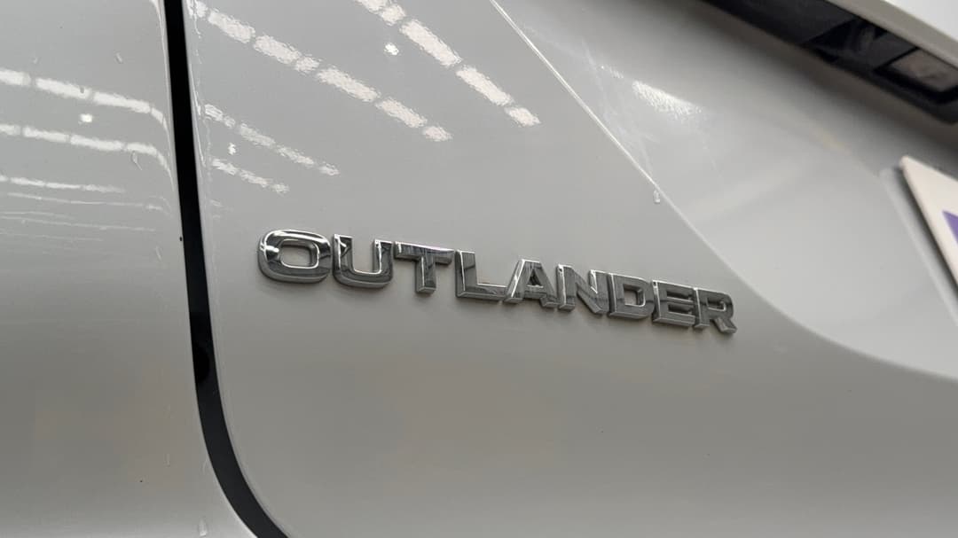 2024 Mitsubishi Outlander Es 7 Seat (2WD), Automatic, 55158 km, Badge (Boot Left Side)
