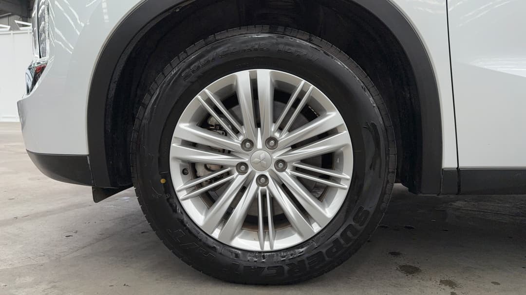 2024 Mitsubishi Outlander Es 7 Seat (2WD), Automatic, 55158 km, Left Front Wheel