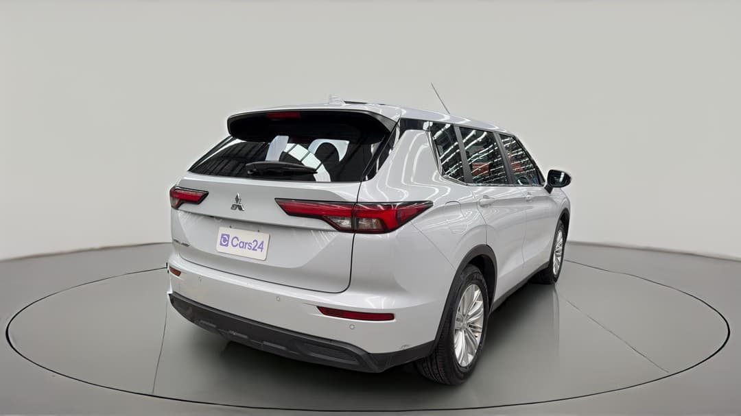 2024 Mitsubishi Outlander Es 7 Seat (2WD), Automatic, 55158 km, Right Back Diagonal (45- Degree) View