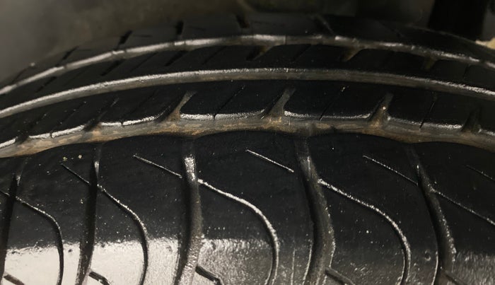 2015 Maruti Swift VXI D, Petrol, Manual, 17,940 km, Left Rear Tyre Tread