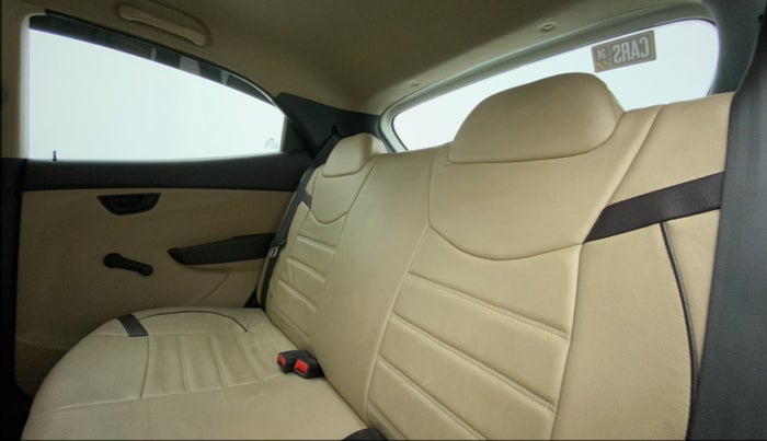2016 Hyundai Eon ERA +, Petrol, Manual, 22,837 km, Right Side Rear Door Cabin