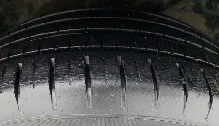 2016 Maruti Baleno ZETA 1.2 K12, Petrol, Manual, 35,406 km, Right Front Tyre Tread