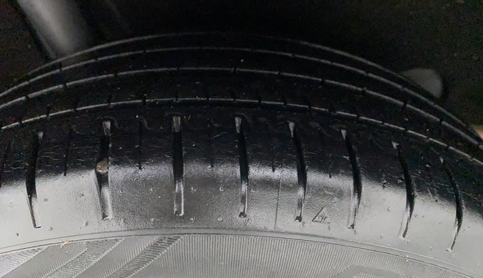 2016 Maruti Baleno ZETA 1.2 K12, Petrol, Manual, 35,406 km, Right Rear Tyre Tread