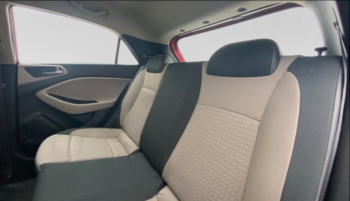 2017 Hyundai Elite i20 SPORTZ 1.2, Petrol, Manual, 97,198 km, Right Side Door Cabin View