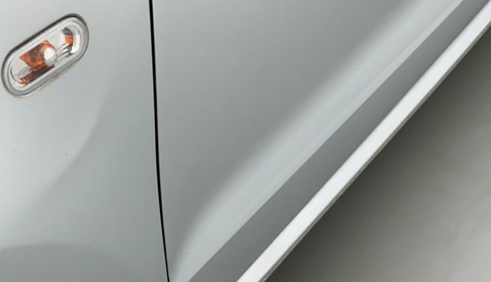 2012 Volkswagen Polo HIGHLINE 1.6L, Petrol, Manual, 56,870 km, Front passenger door - Slightly dented