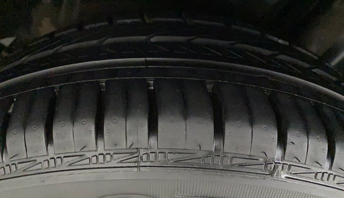 2012 Volkswagen Polo HIGHLINE 1.6L, Petrol, Manual, 56,870 km, Right Rear Tyre Tread