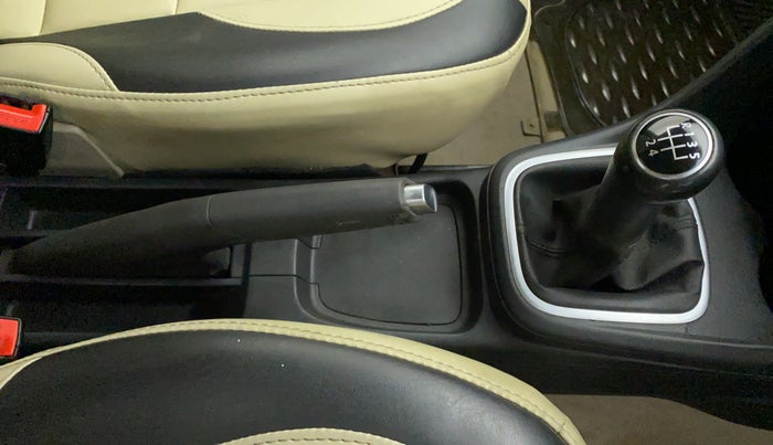 2012 Volkswagen Polo HIGHLINE 1.6L, Petrol, Manual, 56,870 km, Gear Lever