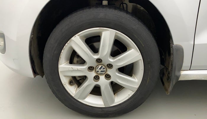 2012 Volkswagen Polo HIGHLINE 1.6L, Petrol, Manual, 56,870 km, Left Front Wheel