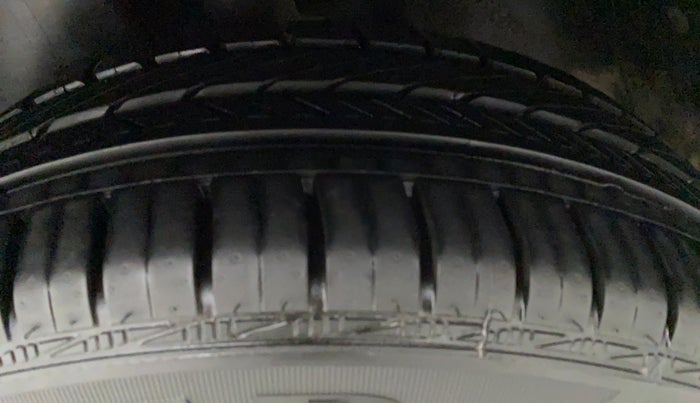 2012 Volkswagen Polo HIGHLINE 1.6L, Petrol, Manual, 56,870 km, Left Rear Tyre Tread