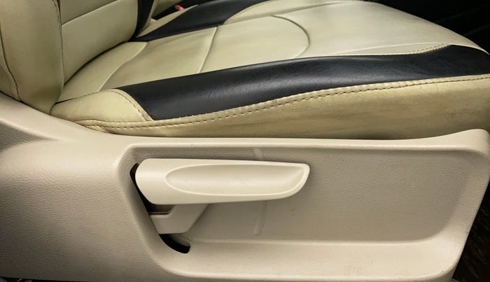 2012 Volkswagen Polo HIGHLINE 1.6L, Petrol, Manual, 56,870 km, Driver Side Adjustment Panel