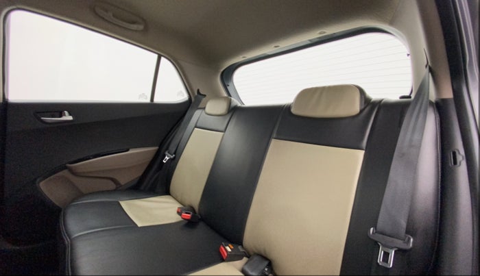 2017 Hyundai Grand i10 SPORTZ (O) 1.2 KAPPA VTVT, Petrol, Manual, 33,407 km, Right Side Rear Door Cabin
