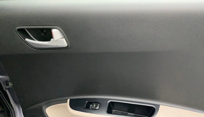 2017 Hyundai Grand i10 SPORTZ (O) 1.2 KAPPA VTVT, Petrol, Manual, 33,407 km, Right rear window switch / handle - Switch/handle not functional