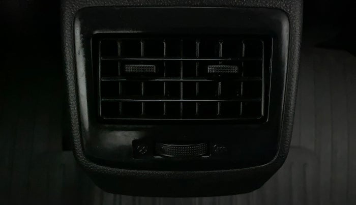 2017 Hyundai Grand i10 SPORTZ (O) 1.2 KAPPA VTVT, Petrol, Manual, 33,407 km, Rear AC Vents