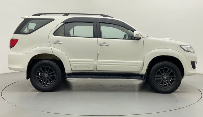 2015 Toyota Fortuner 3.0 AT 4X2, Diesel, Automatic, 92,028 km, Right Side