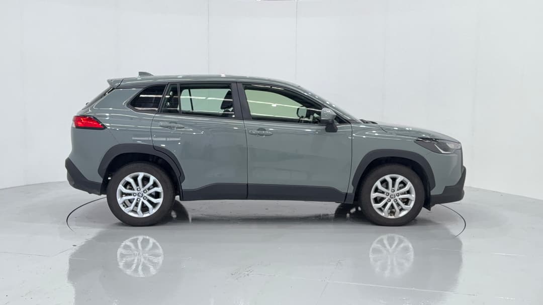 2023 Toyota Corolla Cross Gx 2WD, Automatic, 23401 km, Right Side View
