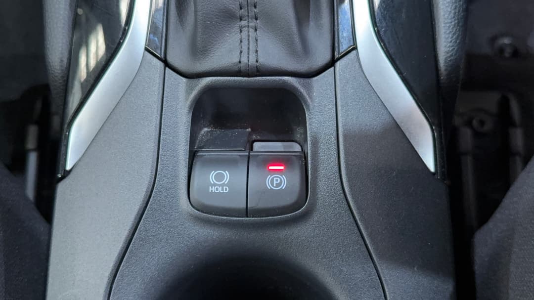 2023 Toyota Corolla Cross Gx 2WD, Automatic, 23401 km, Handbrake