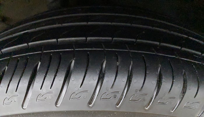 2020 KIA SONET HTX 1.0 IMT, Petrol, Manual, 16,517 km, Right Rear Tyre Tread