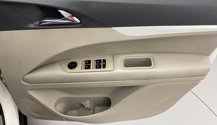 2018 Mahindra MARAZZO M8 7 STR, Diesel, Manual, 83,809 km, Driver Side Door Panels Control