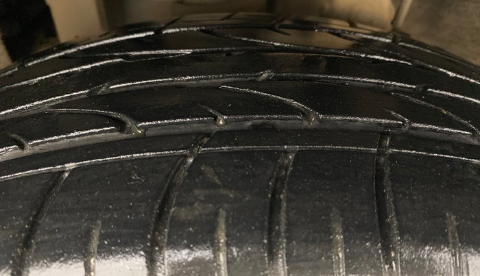 2018 Mahindra MARAZZO M8 7 STR, Diesel, Manual, 83,809 km, Left Front Tyre Tread