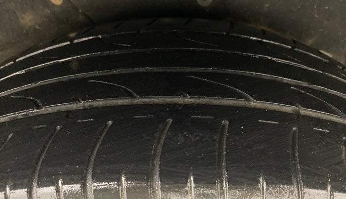2018 Mahindra MARAZZO M8 7 STR, Diesel, Manual, 83,809 km, Right Rear Tyre Tread