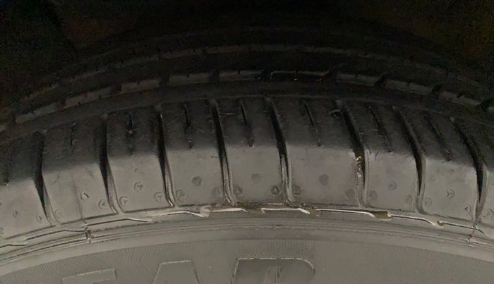 2017 Hyundai Creta E PLUS 1.6 PETROL, Petrol, Manual, 75,175 km, Left Front Tyre Tread
