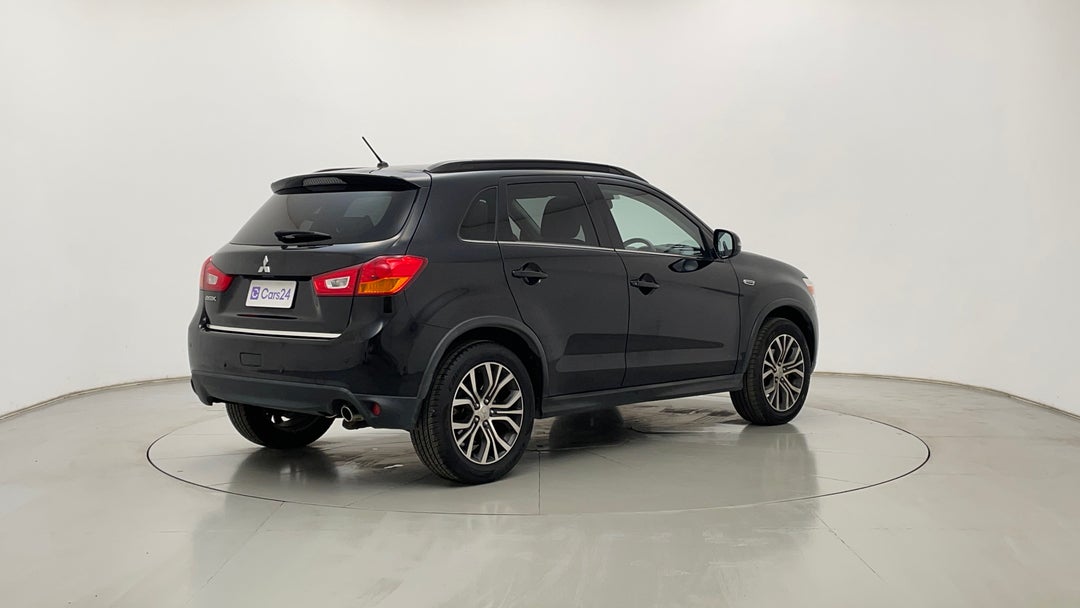 Right Back Diagonal (45- Degree) View