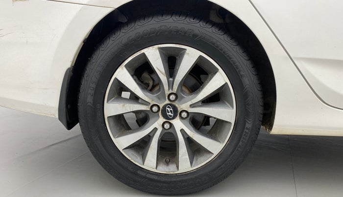 2015 Hyundai Verna FLUIDIC 1.6 CRDI SX AT 4S, Diesel, Automatic, 83,323 km, Right Rear Wheel